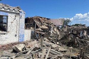 В Киевской области из-за ракетного обстрела повреждены дома, пострадали дети и бабушка