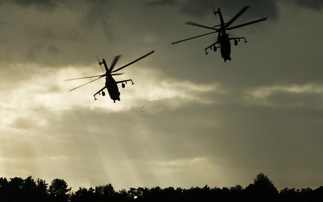 РФ развернула более 20 дополнительных вертолетов в аэропорту Бердянска - Британская разведка