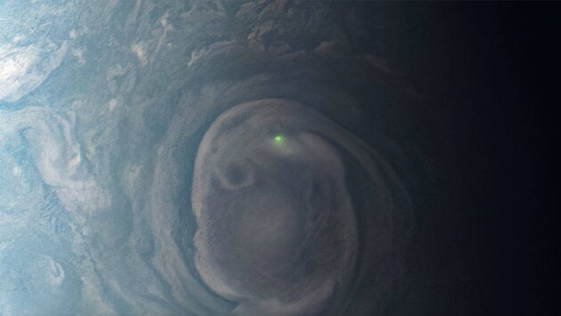 «Юнона» сделала снимок «инопланетной зеленой вспышки» на Юпитере