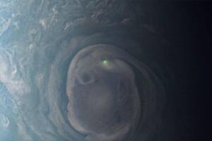 «Юнона» зробила знімок «інопланетного зеленого спалаху» на Юпітері