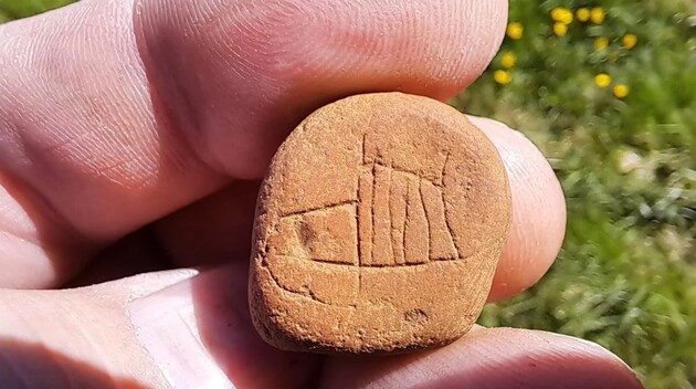 Камень может оказаться самой старой картиной Исландии