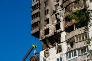 В Киеве из-под завалов достали тело третьего погибшего