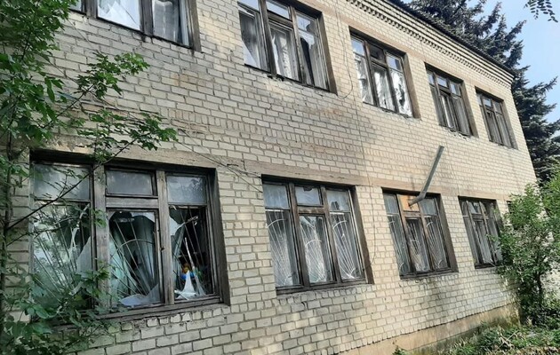 Россияне продолжают терроризировать жителей Донецкой области. В течение суток они ранили нескольких человек