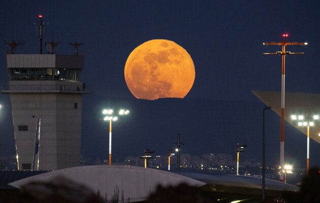 Сьогодні над Землею зійде супермісяць
