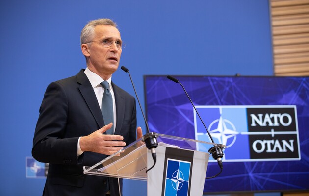 Во вторник НАТО продлит срок полномочий Столтенберга - Reuters