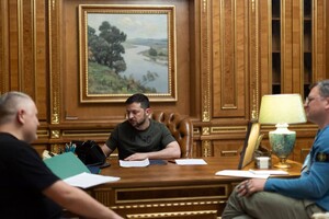 Зеленский договорился с Макроном держать ситуацию на ЗАЭС 