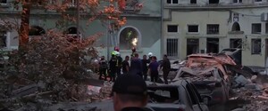 У Львові рятувальники працюють у квартирах, де під завалами можуть бути двоє людей