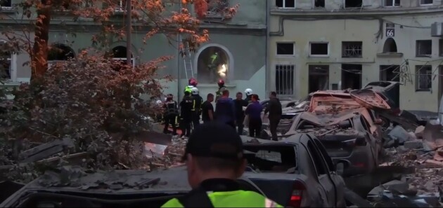 Ночная ракетная атака на Львов: из-под завалов достали еще двух погибших