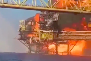 В Мексиканском заливе взорвалась газовая платформа, семеро рабочих пропали без вести