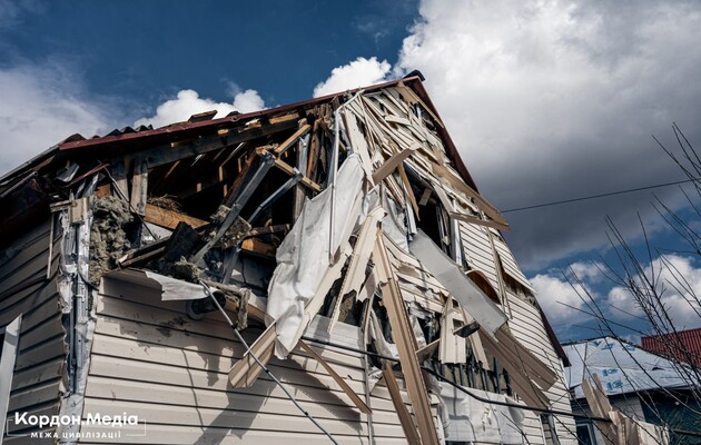 Промовисті фото того, як виглядають помешкання жителів регіону, які зіткнулися з обстрілами, що тут майже щоденно 