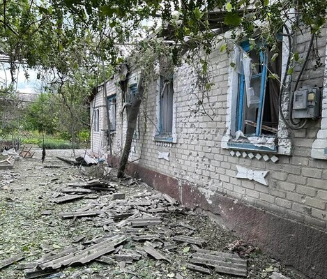 Росіяни вдарили по житлових будинках у Донецькій області: загинули й постраждали люди