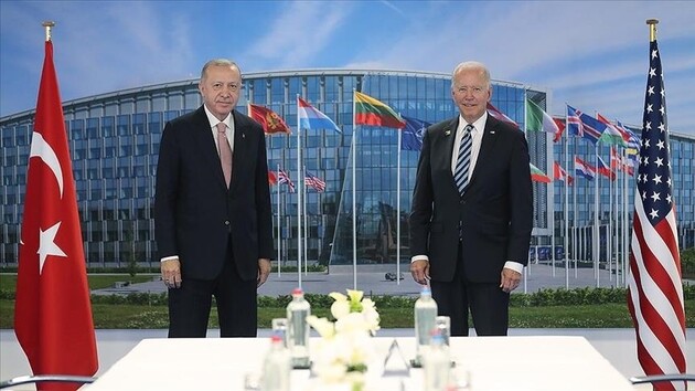 Комментарии Байдена и Эрдогана угрожают затмить саммит НАТО и помочь Путину – СМИ