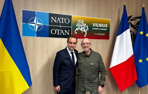 Україна та Франція підписали угоду про збільшення військової допомоги