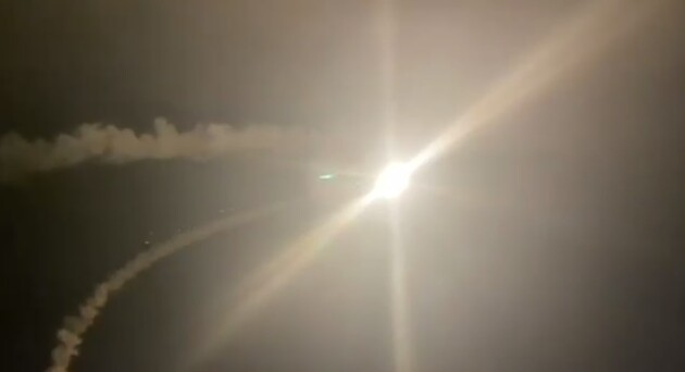 Як працює ППО. Фото без прив'язки до локації, нічне небо майже всюди однакове