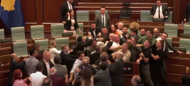 У парламенті Косово сталася масова бійка міністрів та депутатів