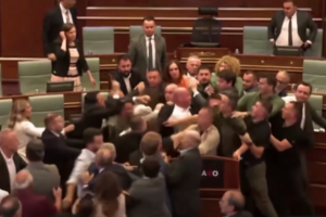 У парламенті Косово сталася масова бійка міністрів та депутатів
