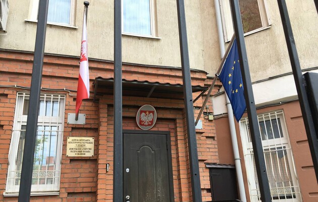 Росія закриває консульство Польщі в Смоленську