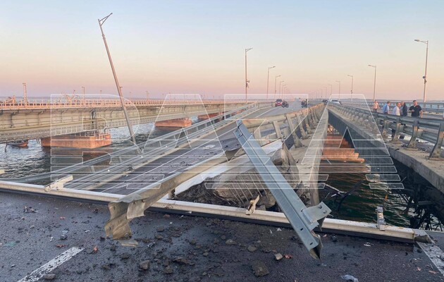 Обвал Кримського мосту: Гуменюк підозрює провокацію, а в ГУР нагадали, що ця конструкція взагалі зайва