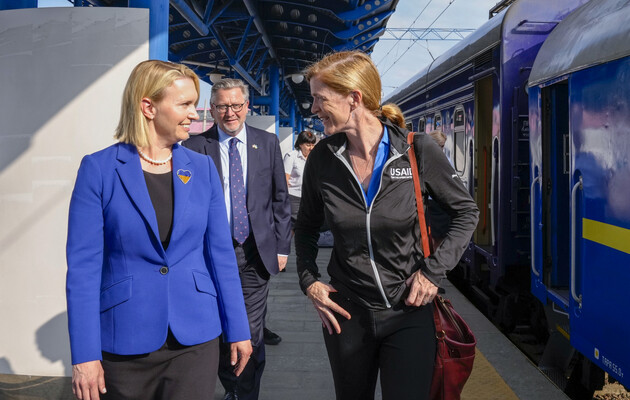 Посол США Бриджит Бринк и Саманта Пауэр