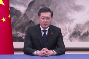 У Китаї зник з публіки глава МЗС, що викликає інтенсивні спекуляції – CNN