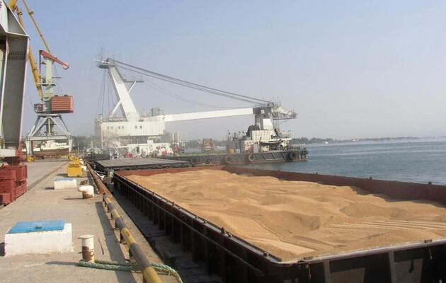 Знищили понад 100 тонн зерна: «Калібри» влучили у термінали на Одещині