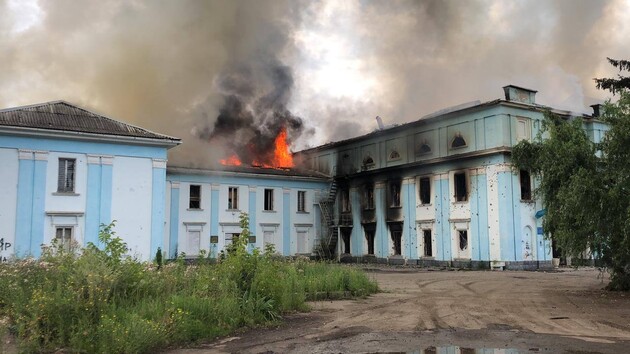 Росіяни в Часовому Яру знищили Палац культури. Разом з ним запас гуманітарки та медобладнання