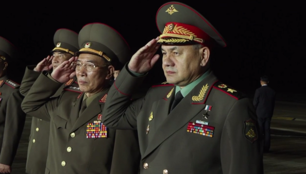 Российская военная делегация во главе с Шойгу прибыла в Северную Корею