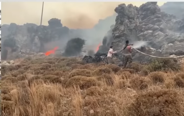 В Греции бушуют лесные пожары: острова Родос, Корфу и Эвия в огне. Есть погибшие