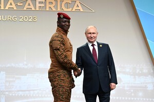 Загравання Путіна з Африкою: заявив, що вивчає їхній «мирний план» для України та запропонував зміцнювати військову співпрацю