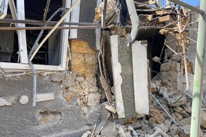 Оккупанты нанесли удар по жилому дому в Херсонской области: есть раненая