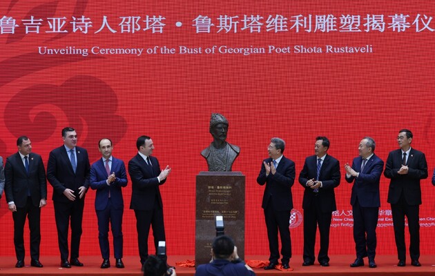 Премєр Гарібашвілі на відкритті погруддя Шота Руставелі у Пекіні