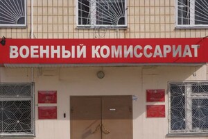 У Криму за спробу підпалити військкомат затримали вчительку російської мови