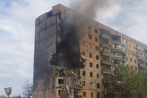 Зеленский отреагировал на удар по Кривому Рогу и Херсону: Видео с места трагедии
