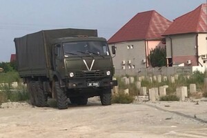 Окупанти продовжують розміщувати військову техніку на цивільних об'єктах у Криму — 