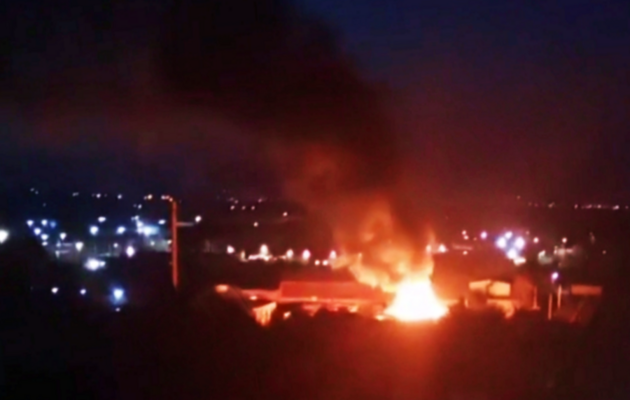 Возле воинской части в Брянске произошел пожар: россияне говорят, что слышали взрывы