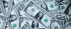Курс долара: аналітики покращили свій прогноз на 2023 рік
