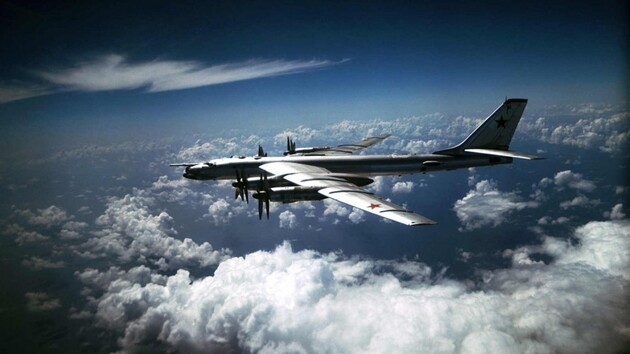 Ворожі Ту-95мс, що летіли в бік Каспійського моря, приземлилися в Енгельсі – ПС ЗСУ