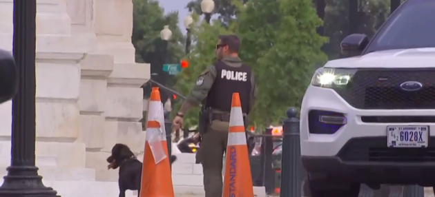 В США эвакуировали людей из Капитолия после сообщения о вооруженном мужчине