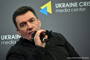 Данилов: Украина продолжит поставлять миру зерно