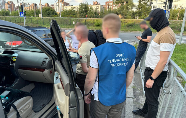 У Києві затримали спільника начальника штабу Сухопутних військ, який переправляв за кордон військовозобов'язаних 
