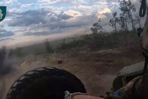 Враг пытался попасть дроном в авто с раненым украинским военным: Видео от ССО