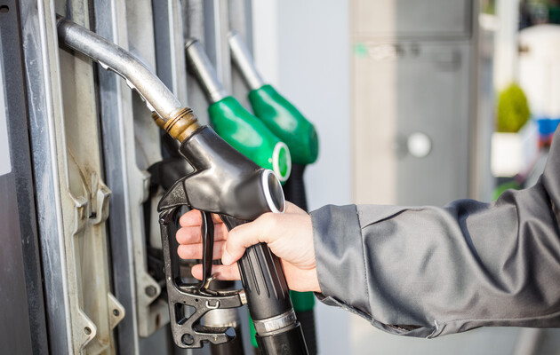 В Украине продолжают расти цены на топливо: какова стоимость бензина на АЗС