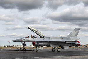 F-16 vs ATACMS: эксперты из США рассказали, что имело бы большее значение для Украины