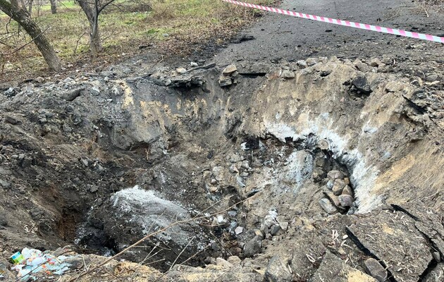 В Запорожье враг обстрелял объект гражданской инфраструктуры: есть погибшие