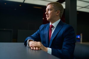 Ексголова «Нафтогазу» Коболєв повідомив, що суд зобов’язав його носити електронний браслет ще два місяці