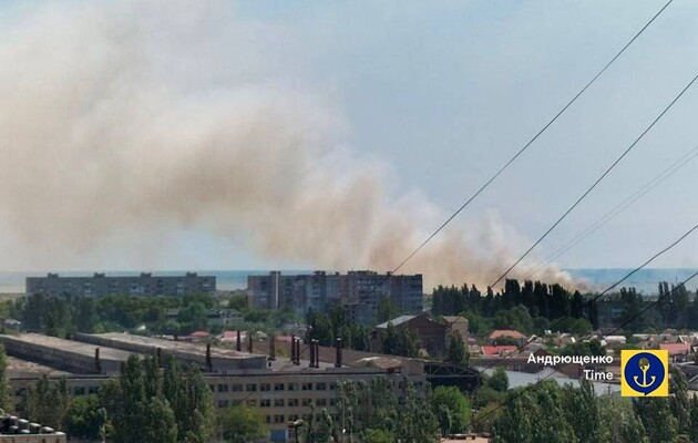 У Бердянську сьогодні лунали вибухи. Місцеві жителі повідомляють про пожежу