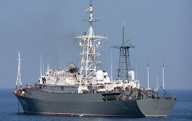 Відкрили вогонь та підняли вертоліт. Росіяни зупинили в Чорному морі суховантажне судно Sukru Okan
