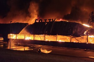 Нічна атака на Одесу: загорівся супермаркет та гуртожиток