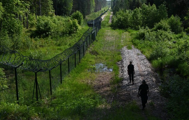 Латвия усиливает охрану границы из-за активизации мигрантов из Беларуси
