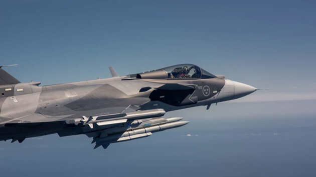 Українські військові почали тестувати шведські літаки Gripen